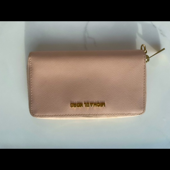 Michael kors pink wallet - Picture 1 of 3